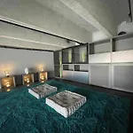 Luxe With Pool, Sauna, Jacuzzi, Gym, Balcony Апартаменты Прага