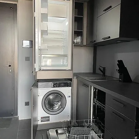 Luxe With Pool, Sauna, Jacuzzi, Gym, Balcony Prag