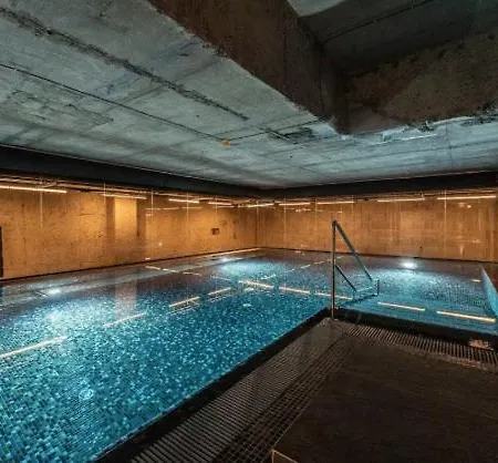 Daire Luxe With Pool, Sauna, Jacuzzi, Gym, Balcony Prag