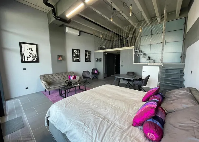 Luxe With Pool, Sauna, Jacuzzi, Gym, Balcony *