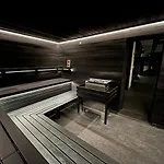 Luxe With Pool, Sauna, Jacuzzi, Gym, Balcony Apartment