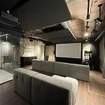 Luxe With Pool, Sauna, Jacuzzi, Gym, Balcony Apartment
