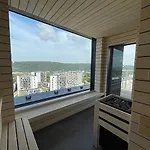 Luxe With Pool, Sauna, Jacuzzi, Gym, Balcony Apartment Prag