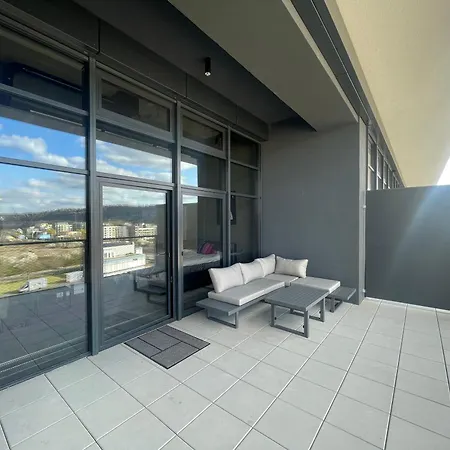 Luxe - Air-conditioned, Quiet Suburb