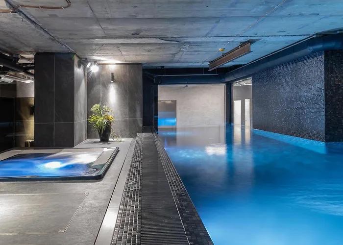 Apartamento Luxe With Pool, Sauna, Jacuzzi, Gym, Balcony Praga